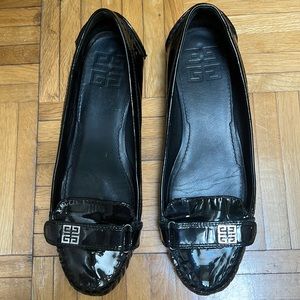 GIVENCHY leather flat shies, 38